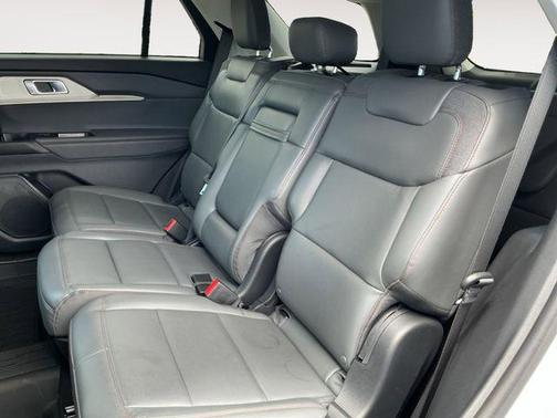 Space White Metallic 2026 Ford Explorer Active