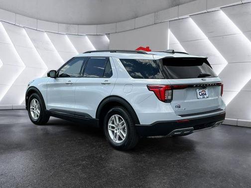 Space White Metallic 2026 Ford Explorer Active