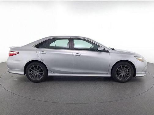 Celestial Silver Metallic 2017 Toyota Camry XLE