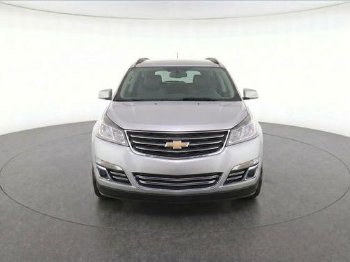 Iridescent Pearl Tricoat 2016 Chevrolet Traverse LTZ