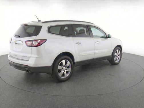 Iridescent Pearl Tricoat 2016 Chevrolet Traverse LTZ