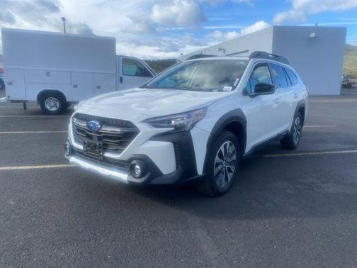 Crystal White Pearl 2023 Subaru Outback Limited