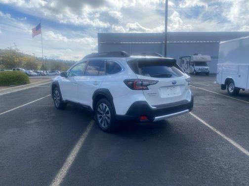 Crystal White Pearl 2023 Subaru Outback Limited