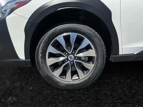 Crystal White Pearl 2023 Subaru Outback Limited
