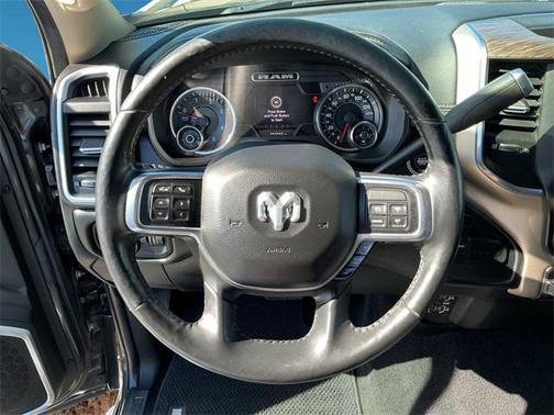 2019 RAM 2500 Laramie Crew Cab 4x4 6'4' Box