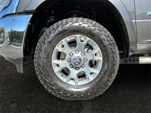 2019 RAM 2500 Laramie Crew Cab 4x4 6'4' Box