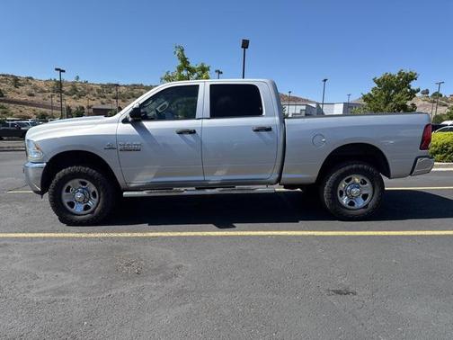 2017 RAM 2500 Tradesman Crew Cab 4x4 6'4' Box