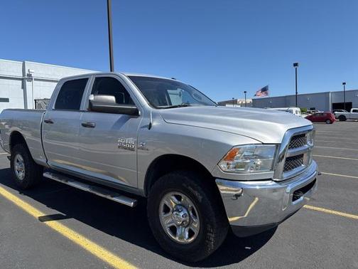 2017 RAM 2500 Tradesman Crew Cab 4x4 6'4' Box