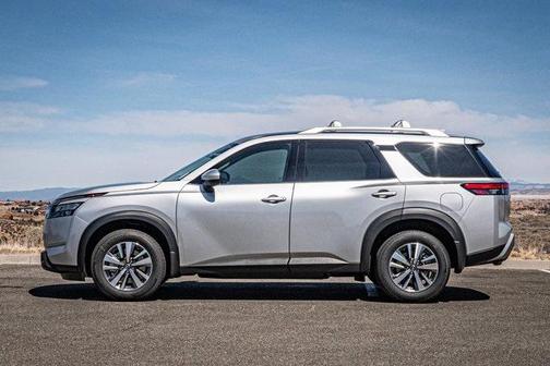 2025 Nissan Pathfinder SL 4WD
