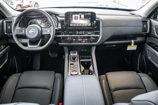 2025 Nissan Pathfinder SL 4WD