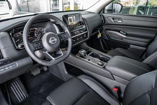 2025 Nissan Pathfinder SL 4WD