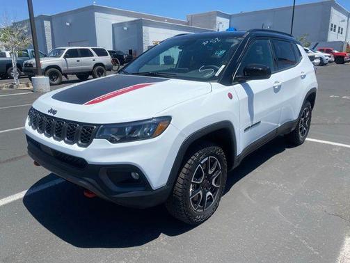 Bright White Clearcoat 2025 Jeep Compass Trailhawk
