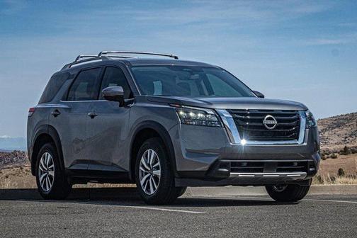 2025 Nissan Pathfinder SL 4WD