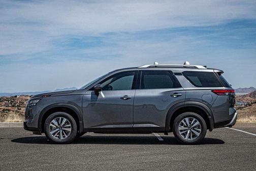 2025 Nissan Pathfinder SL 4WD