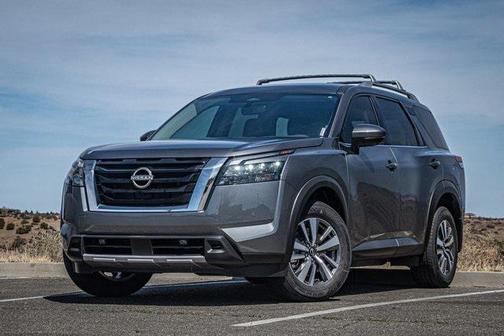2025 Nissan Pathfinder SL 4WD