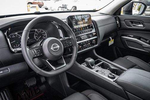 2025 Nissan Pathfinder SL 4WD