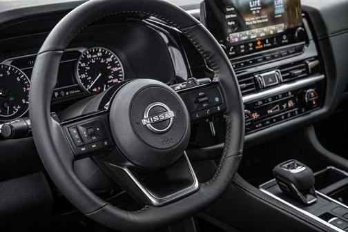 2025 Nissan Pathfinder SL 4WD