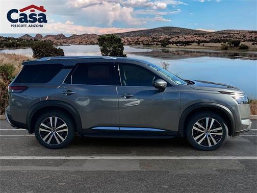 2025 Nissan Pathfinder Platinum 4WD