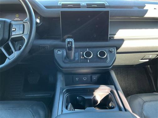 2024 Land Rover Defender 130 P400 X-Dynamic SE