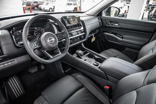 2025 Nissan Pathfinder SL 4WD
