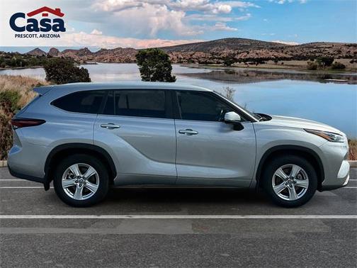 2024 Toyota Highlander LE