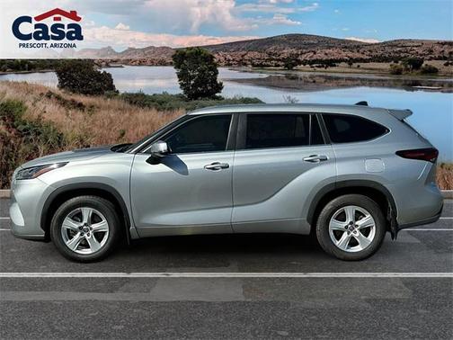 2024 Toyota Highlander LE