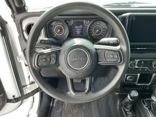 Bright White Clearcoat 2024 Jeep Gladiator Sport