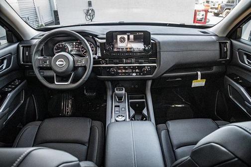 2025 Nissan Pathfinder Platinum 4WD