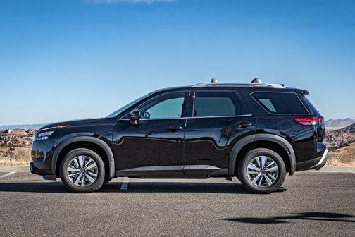2025 Nissan Pathfinder Platinum 4WD
