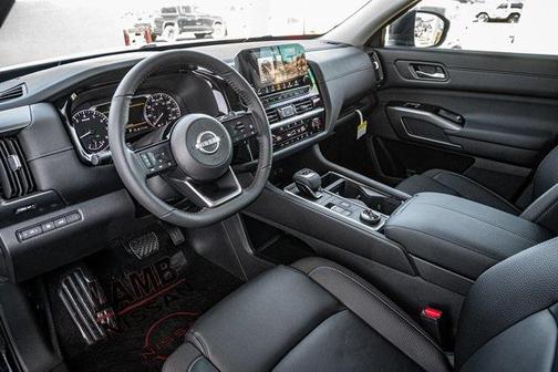 2025 Nissan Pathfinder Platinum 4WD