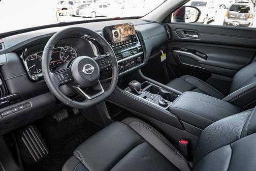 2025 Nissan Pathfinder SL 4WD
