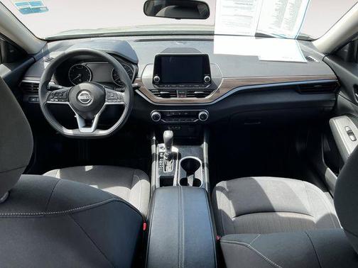 Brilliant Silver Metallic 2024 Nissan Altima 2.5 SV