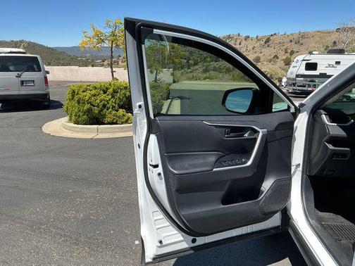 Ice Cap 2024 Toyota RAV4 Hybrid LE