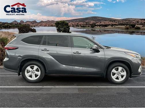 2024 Toyota Highlander LE
