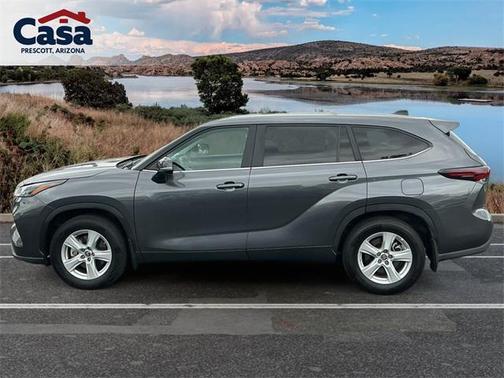 2024 Toyota Highlander LE