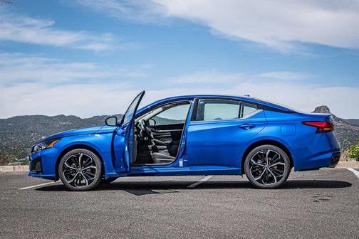 2025 Nissan Altima SR AWD