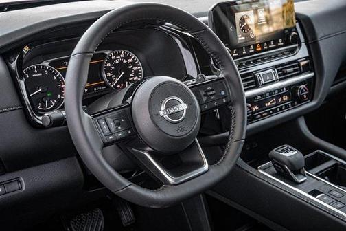2025 Nissan Pathfinder SL 4WD