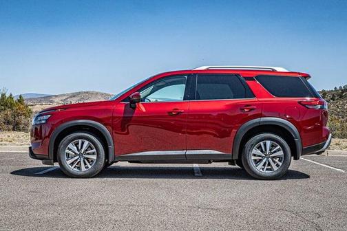 2025 Nissan Pathfinder SL 4WD