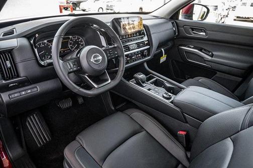 2025 Nissan Pathfinder SL 4WD