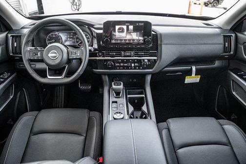 2025 Nissan Pathfinder SL 4WD