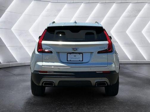Radiant Silver Metallic 2021 Cadillac XT4 Premium Luxury