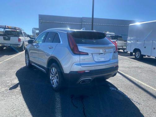 Radiant Silver Metallic 2021 Cadillac XT4 Premium Luxury