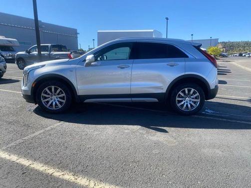 Radiant Silver Metallic 2021 Cadillac XT4 Premium Luxury