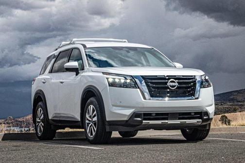 2025 Nissan Pathfinder SL 4WD