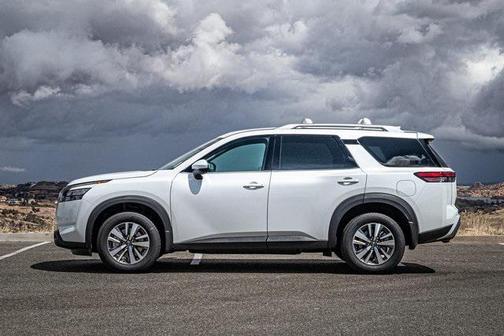2025 Nissan Pathfinder SL 4WD