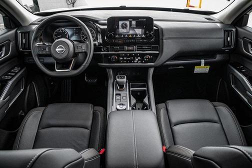 2025 Nissan Pathfinder SL 4WD