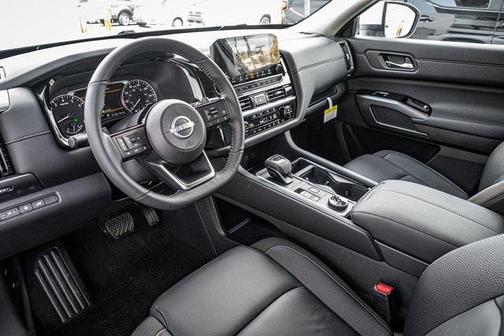 2025 Nissan Pathfinder SL 4WD