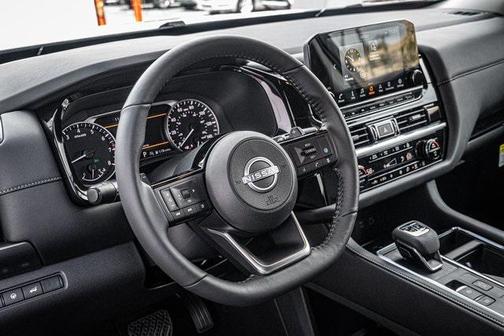 2025 Nissan Pathfinder SL 4WD