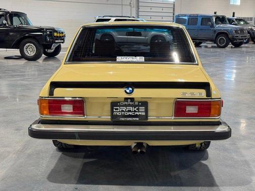 Tan 1979 BMW 528 i