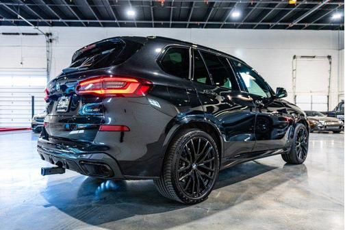 Black 2022 BMW X5 xDrive40i